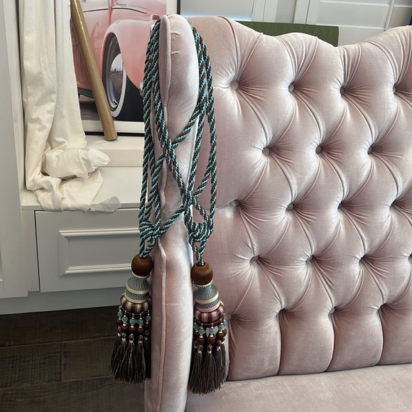 SET OF 2 DRAPE TIES WITH TASSELS - Picture 13 of 17